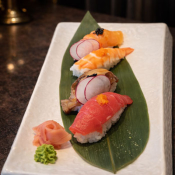 ASSORTED NIGIRI PLATTER (6 PCS.) | 240 kcal