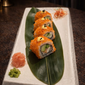 CLASSIC CALIFORNIA ROLL (4 PCS.) | 210 kcal